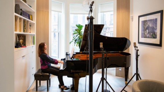 Eleonor Bindman recording the Cello Suites